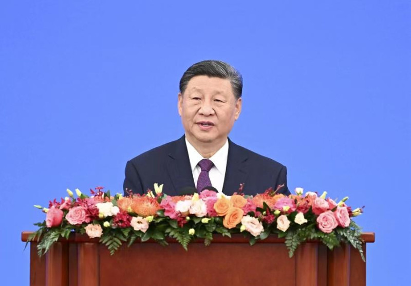 Man speaking at Chinese podium