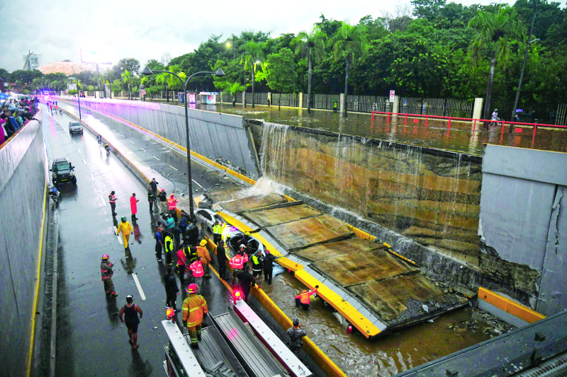 Fast water flowing in tunnel