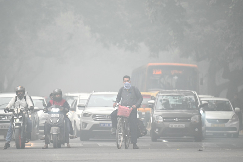 Cyclist in heavy urban smog