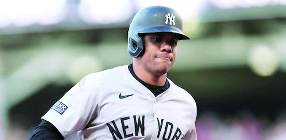 Jugador de Yankees batiendo pelota