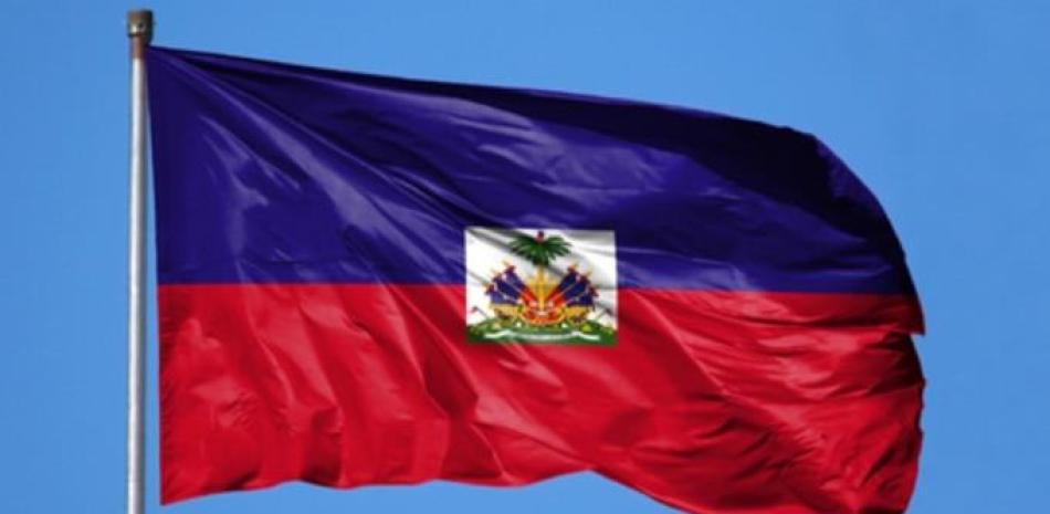 Bandera haitiana ondeando