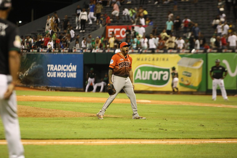 Jugador de béisbol en acción