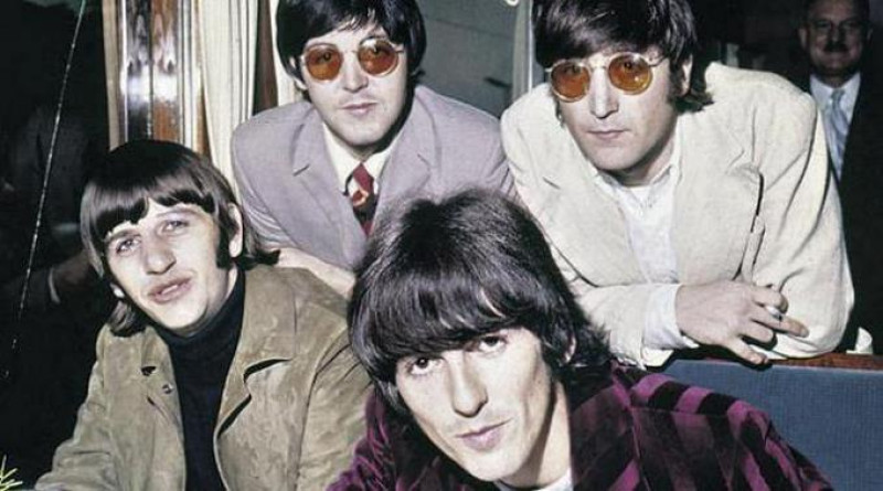 Los Beatles reunidos en estudio