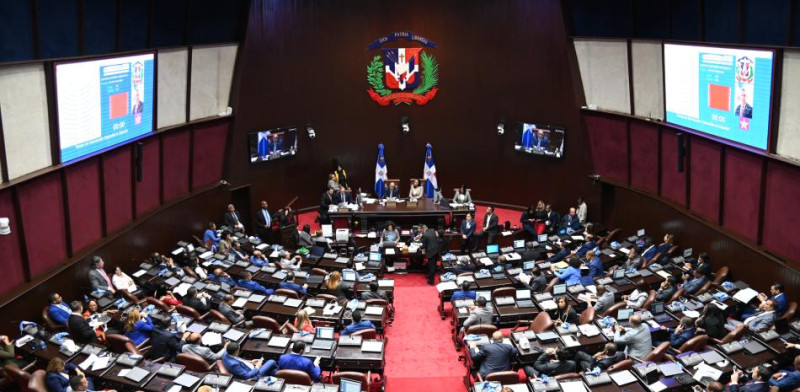 Sala de reuniones con público sentado