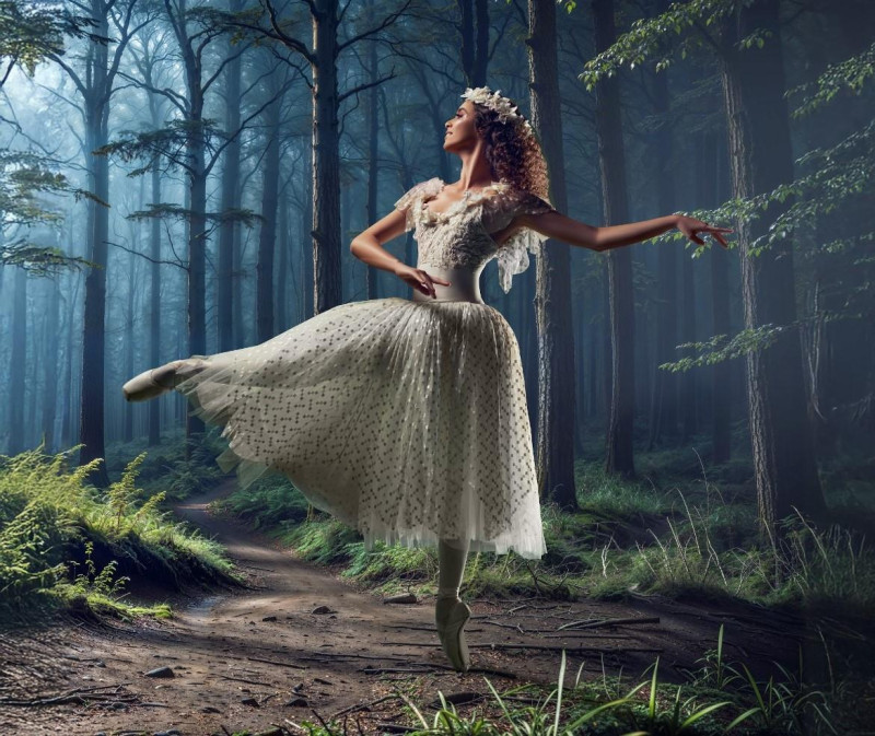 mujer bailarina en vestido blanco