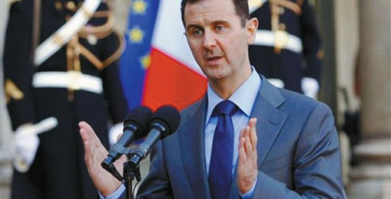 Assad hablando en un podio