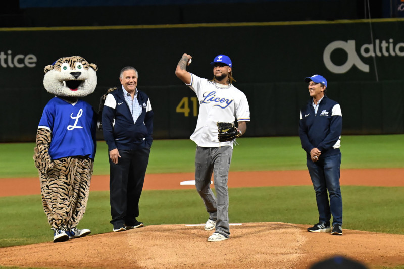 Lanzador en montículo del béisbol