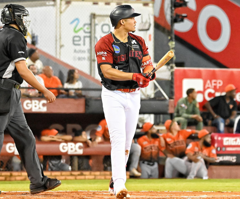 Jugador de béisbol con bate