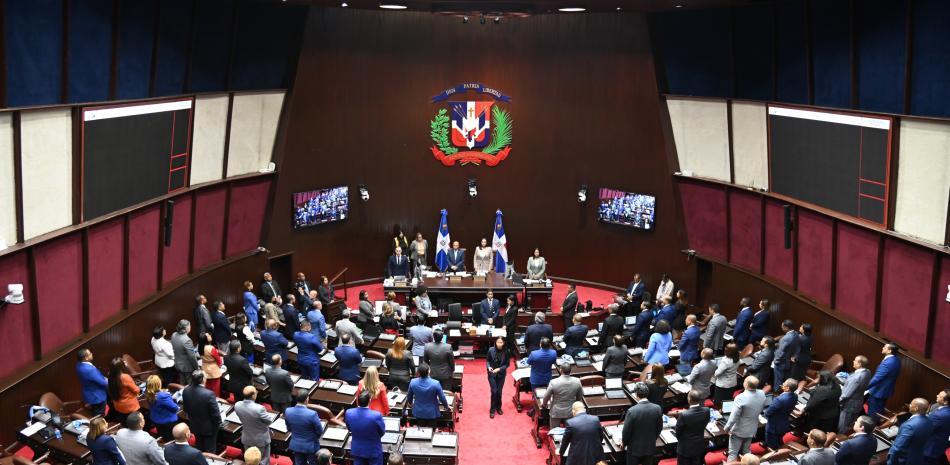 Diputados en sesión en hemiciclo