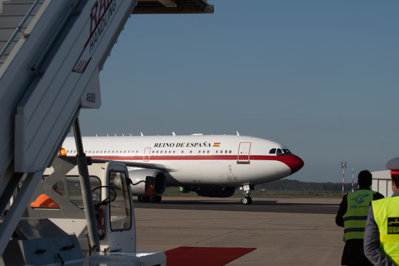 Avión de España en el aeródromo