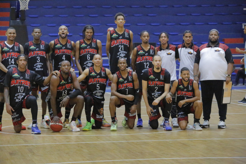 Jugadores de baloncesto en equipo