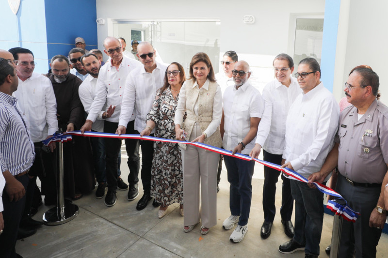 Inauguración oficial con corte de cinta