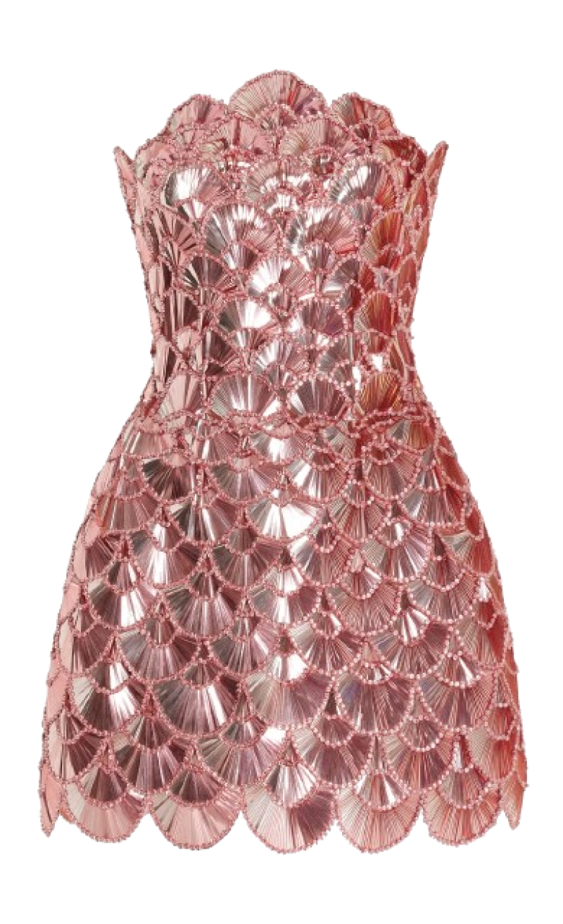 Vestido rosa con escamas brillantes