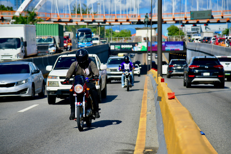 Tráfico vehicular en carretera