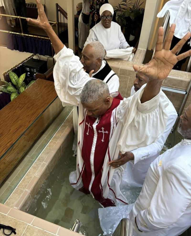 Bautismo católico de bebé en iglesia