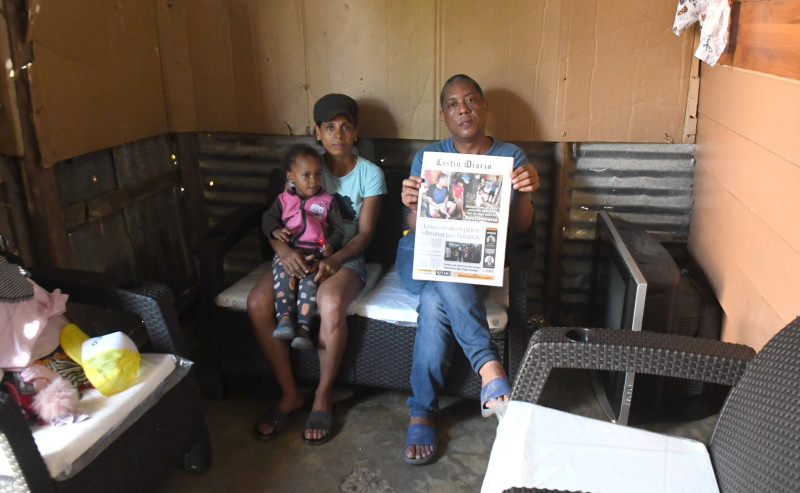 Familia reunida en una habitación