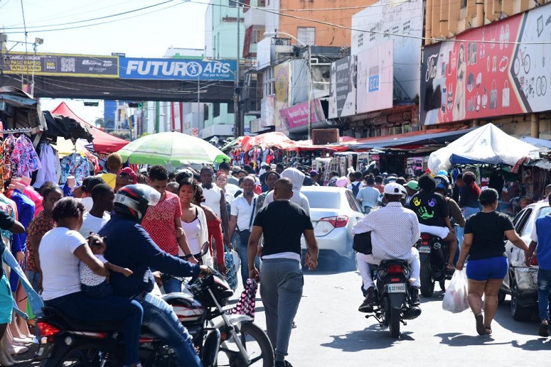 Mercado al aire libre muy concurrido