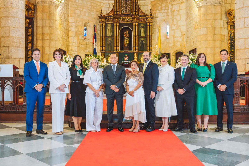 Grupo vestido formal en celebración