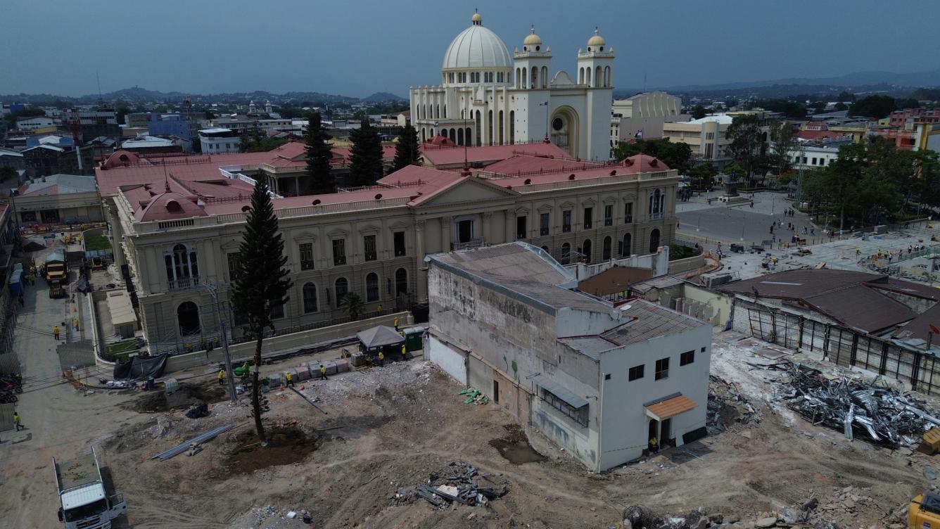 Demolición junto a iglesia Santo Domingo