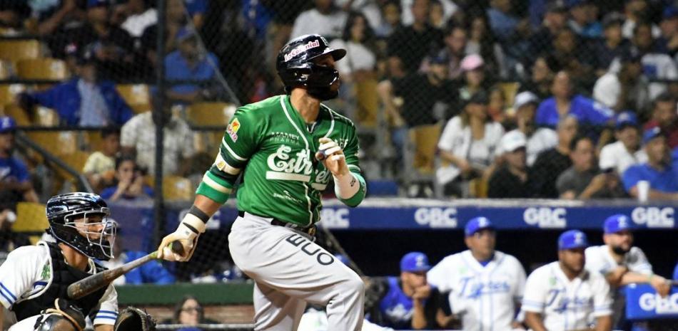 Bateador en el plato de béisbol