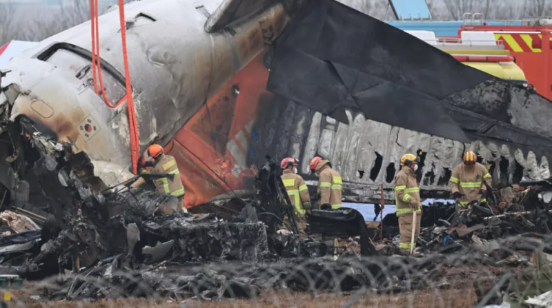 Avión accidentado en pista de aterrizaje