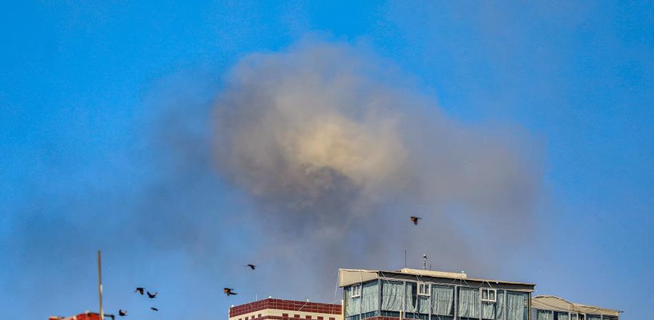 Humareda por explosión en el cielo