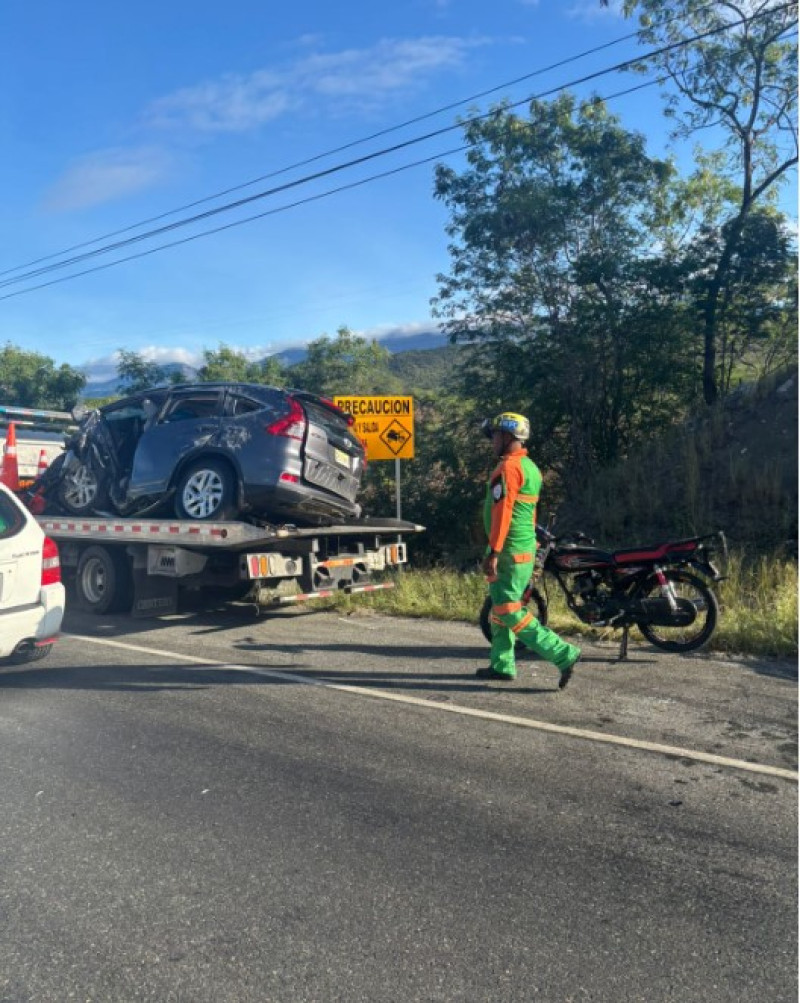 Accidente de motocicleta en carretera