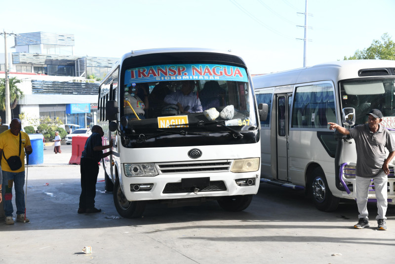 Autobús lleno de pasajeros