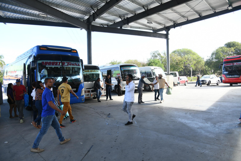 Parada de guagua en Santo Domingo