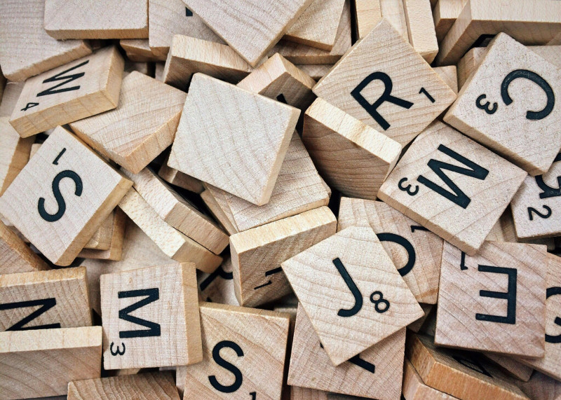 Fichas de madera de Scrabble