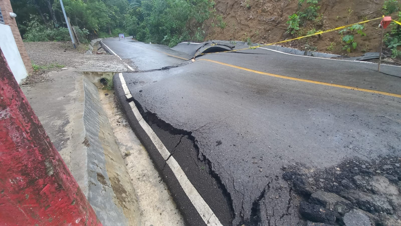 Carretera colapsada por lluvias