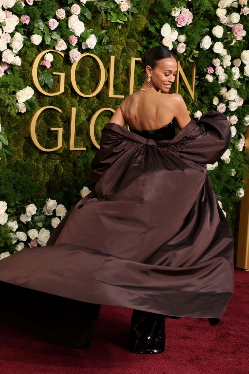 Zoe Saldana en alfombra roja