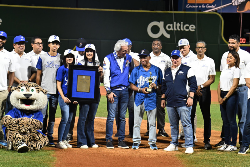 Jugadores de béisbol en el campo