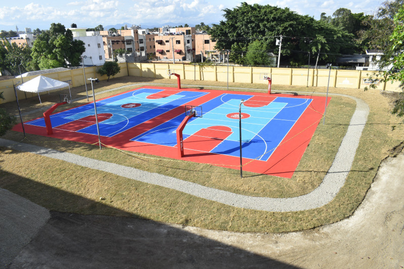 Cancha de baloncesto al aire libre