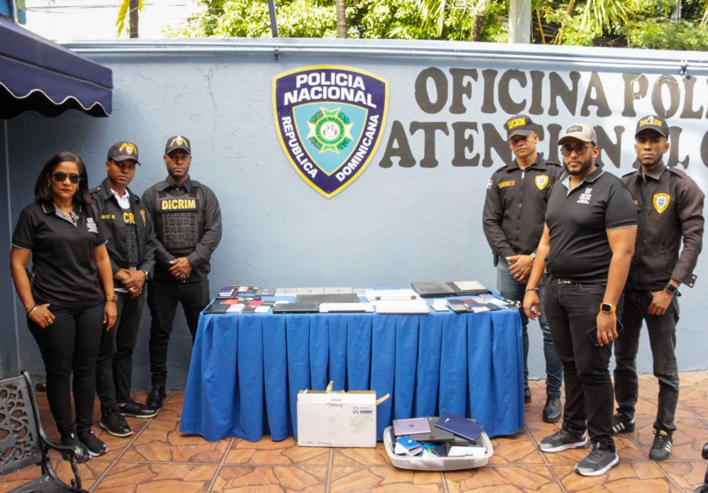 Policías exponen drogas decomisadas