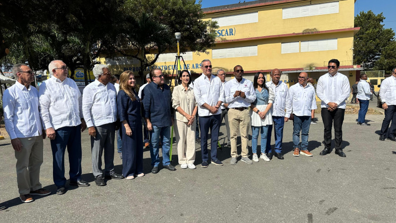 Personas reunidas al aire libre