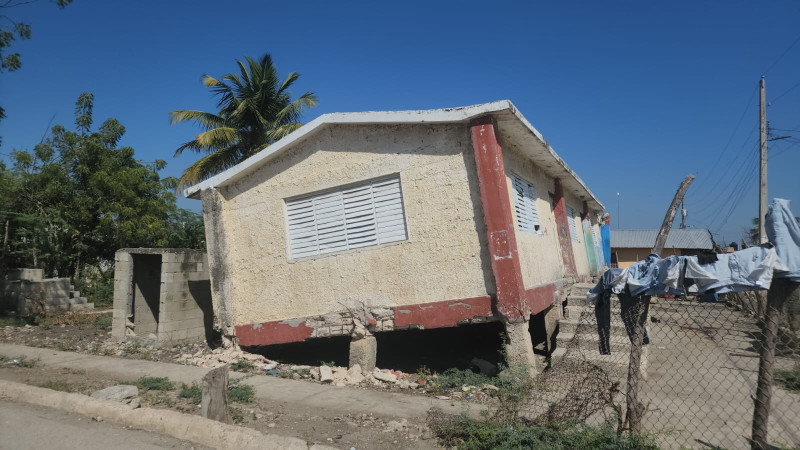 Casa dañada por terremoto