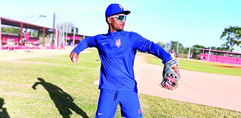 Jugador de béisbol con uniforme azul