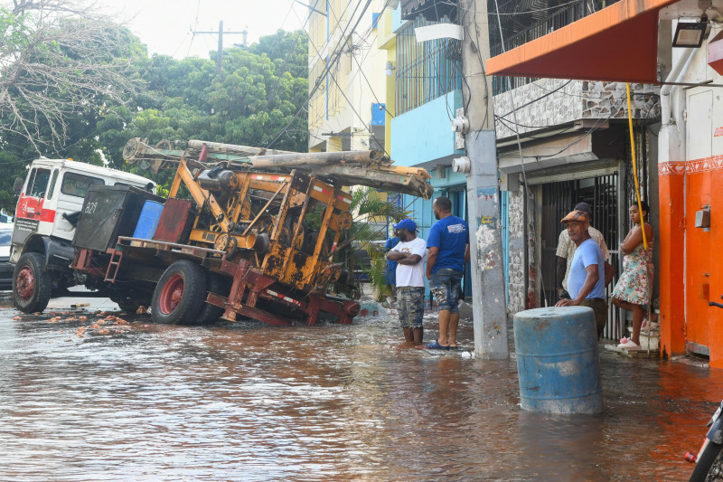 Calle inundada en Santo Domingo