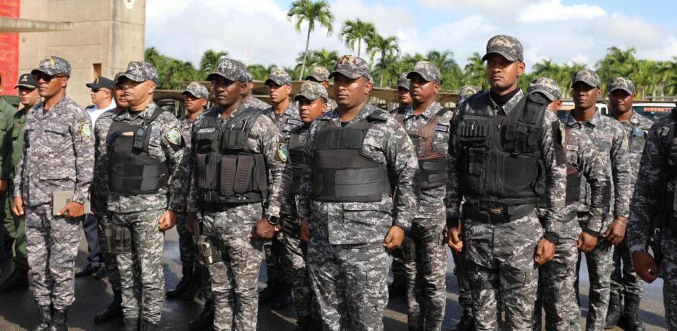 Militares dominicanos en formación