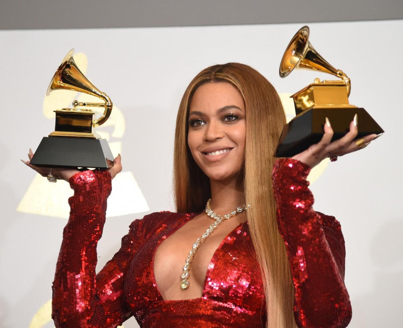 Beyoncé con dos premios Grammy