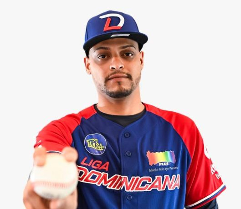 Lanzador de béisbol en acción