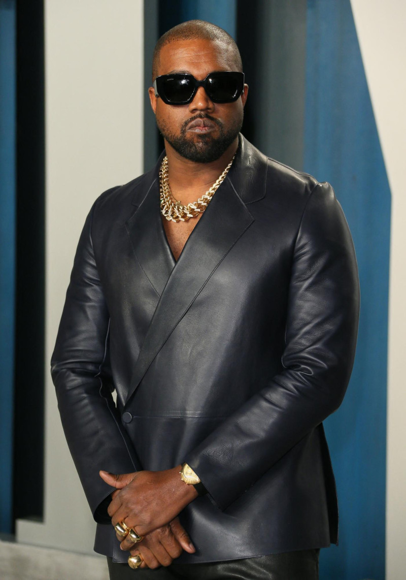 Kanye West con chaqueta de cuero