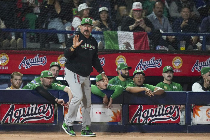 Jugador de béisbol en uniforme