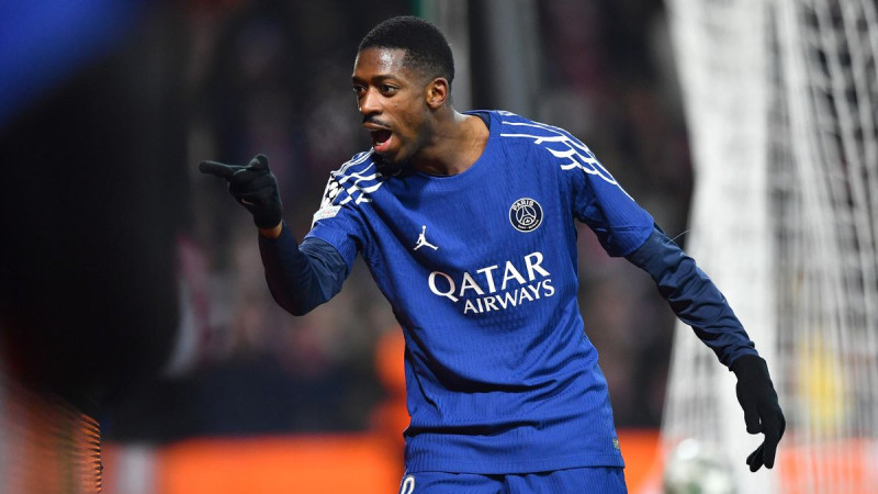 Jugador de fútbol con uniforme azul