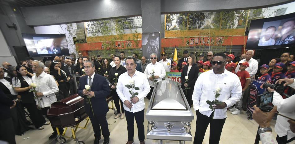 Procesión fúnebre con dolientes