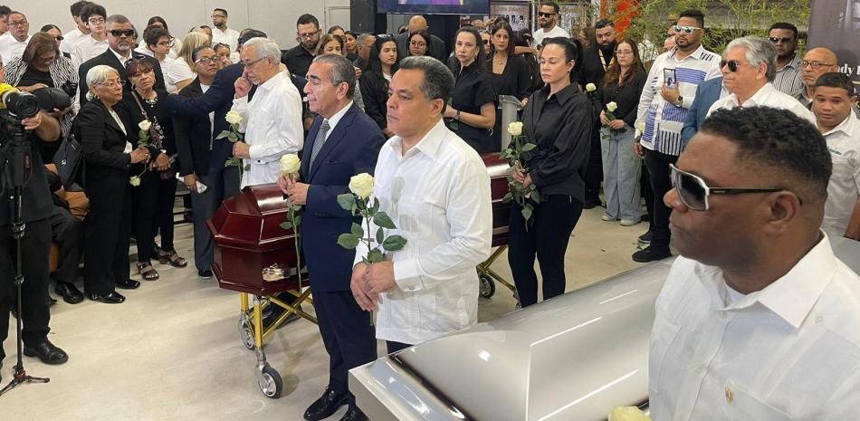 Grupo reunido en funeral