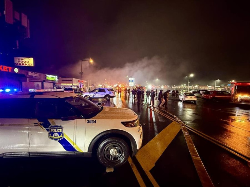 Patrulla SUV de policía blanca