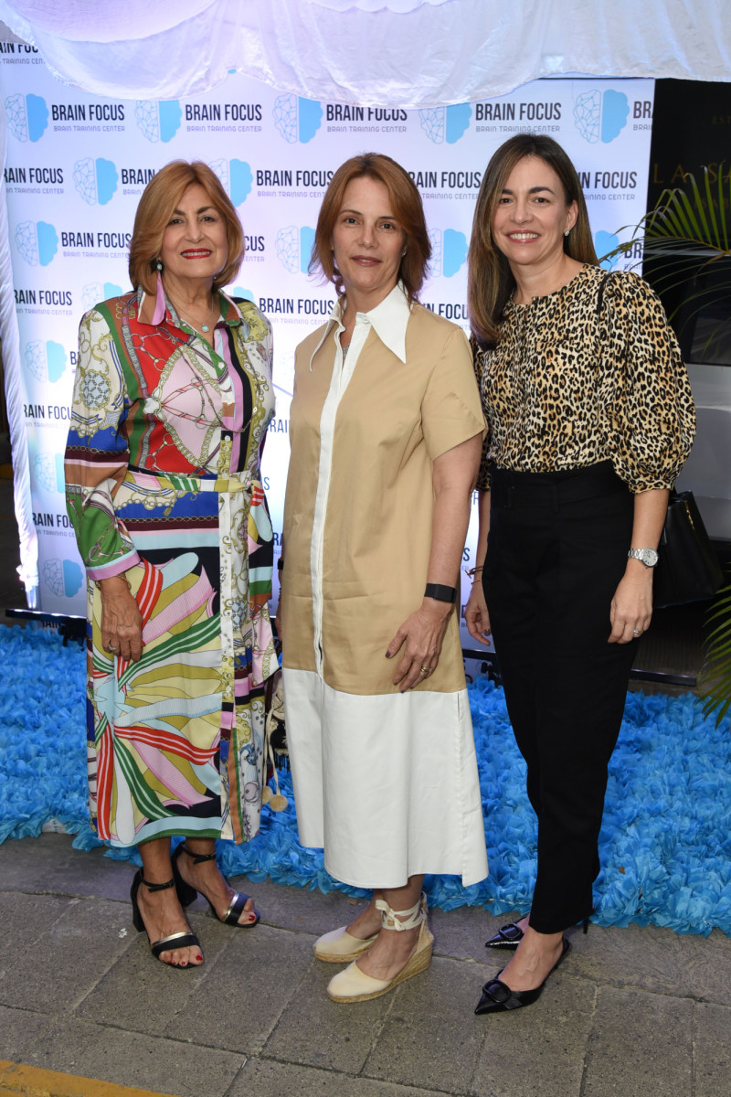 Mercedes de Herrera, Elaine Herrera y Alexandra Herrera