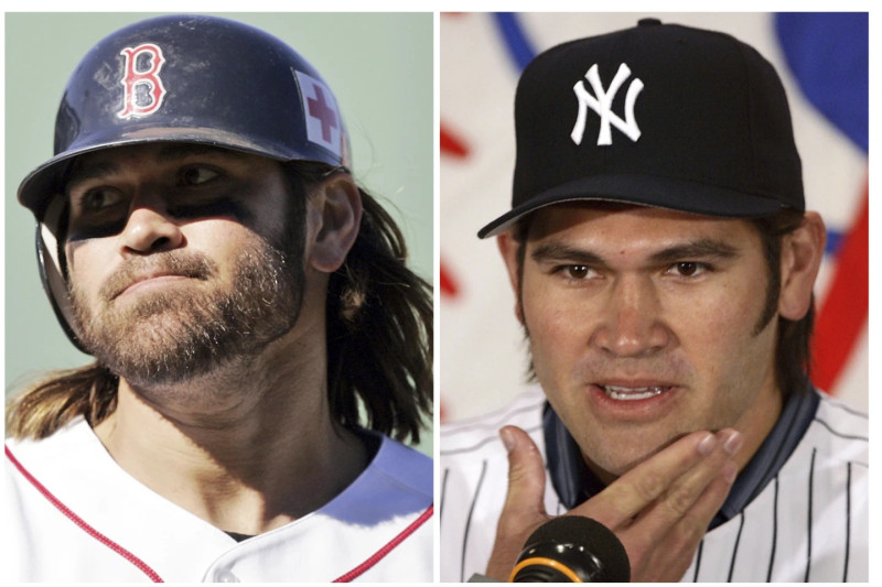 Dos jugadores de béisbol en uniforme